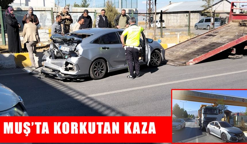 Muş'ta trafik kazası: Hafriyat kamyonu otomobile çarptı