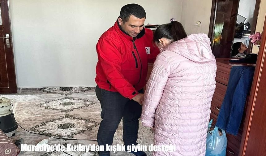 Muradiye’de Kızılay’dan İhtiyaç Sahiplerine Ücretsiz Kışlık Giyim Desteği