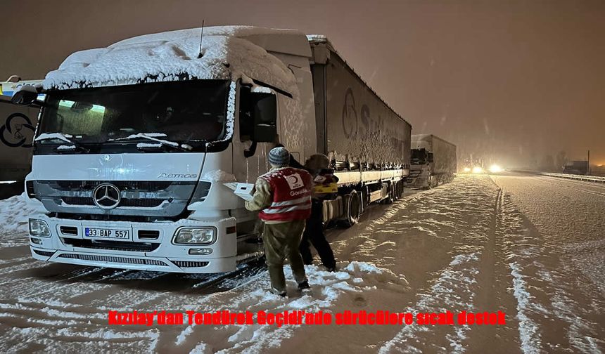 Kızılay’dan Tendürek’te kış nöbeti: Sürücülere gece boyu sıcak ikram