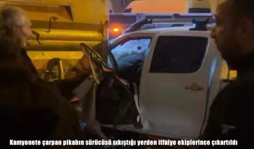 Kamyonet ile pikap çarpıştı: 1 yaralı