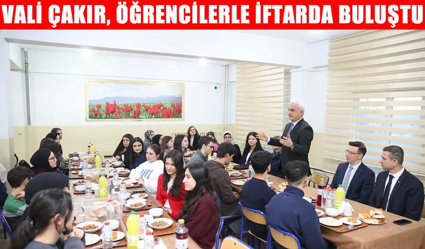 Muş Valisi Çakır, Fen Lisesi öğrencileriyle iftarda buluştu
