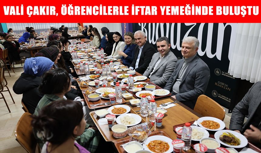Muş Valisi Avni Çakır’dan öğrencilere iftar ziyareti