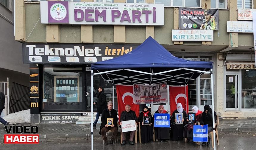 Muş'ta ailelerin umutlu bekleyişi devam ediyor