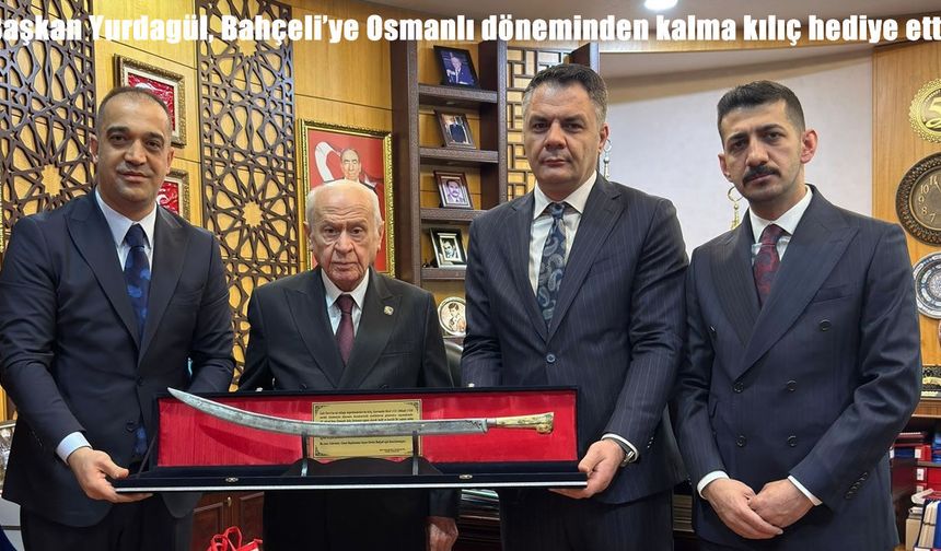 Erzurum Heyetinden Devlet Bahçeli’ye Osmanlı Döneminden Kılıç