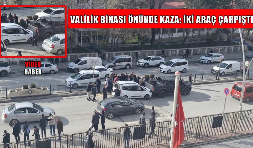 Muş Valiliği önünde maddi hasarlı kaza