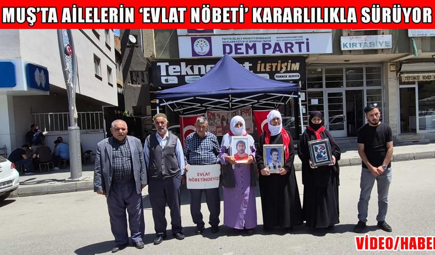 Muş'ta aileler çocuklarına kavuşmak için DEM Parti önünde eylemde