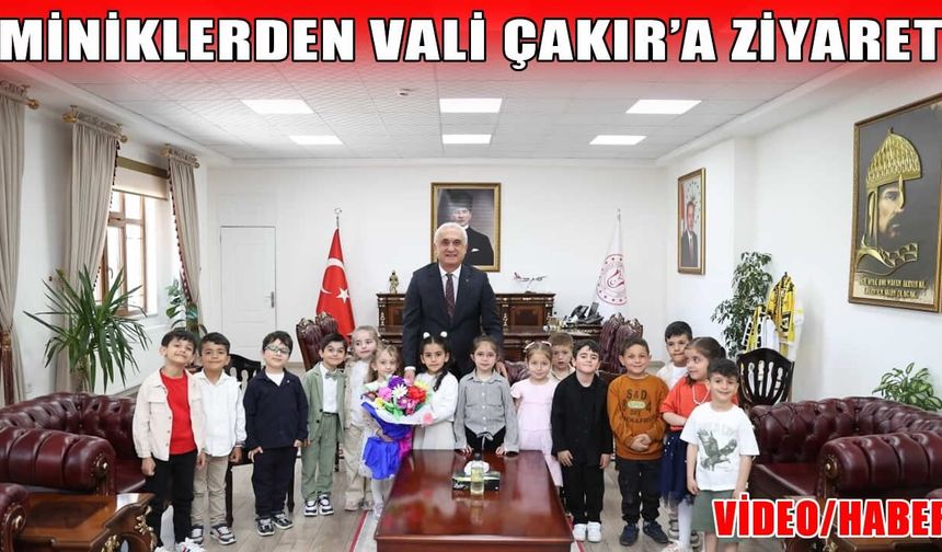 Muş Valisi Çakır, makamında minik öğrencileri ağırladı