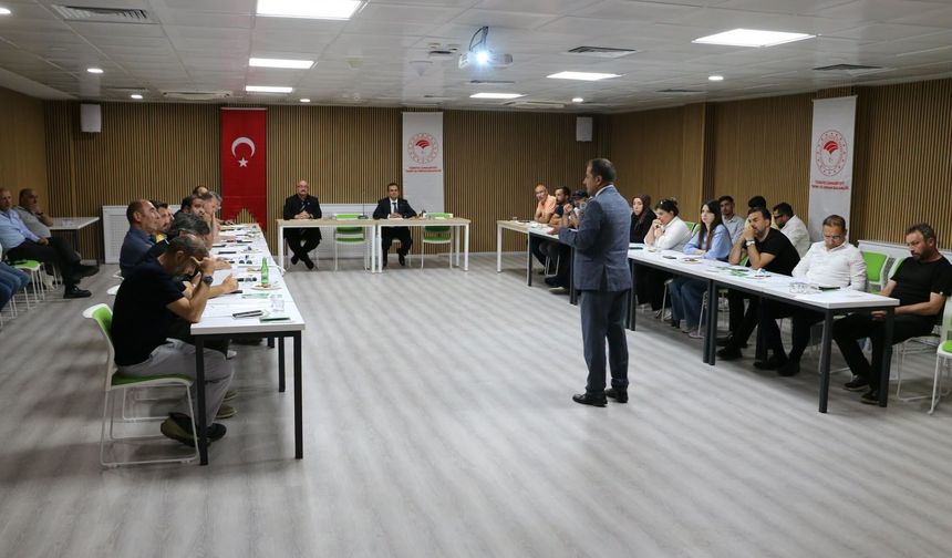 Erzincan Toplu Sera Bölgesi yatırımcılarıyla değerlendirme toplantısı yapıldı