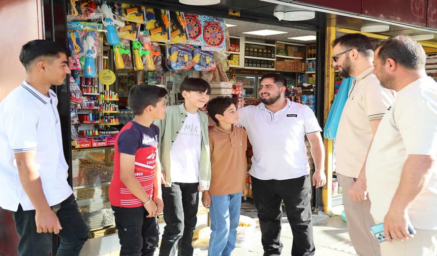 Elazığ'da suyun parasını boş kovaya bırakıp kameraya el sallayan çocuklar o anları anlattı