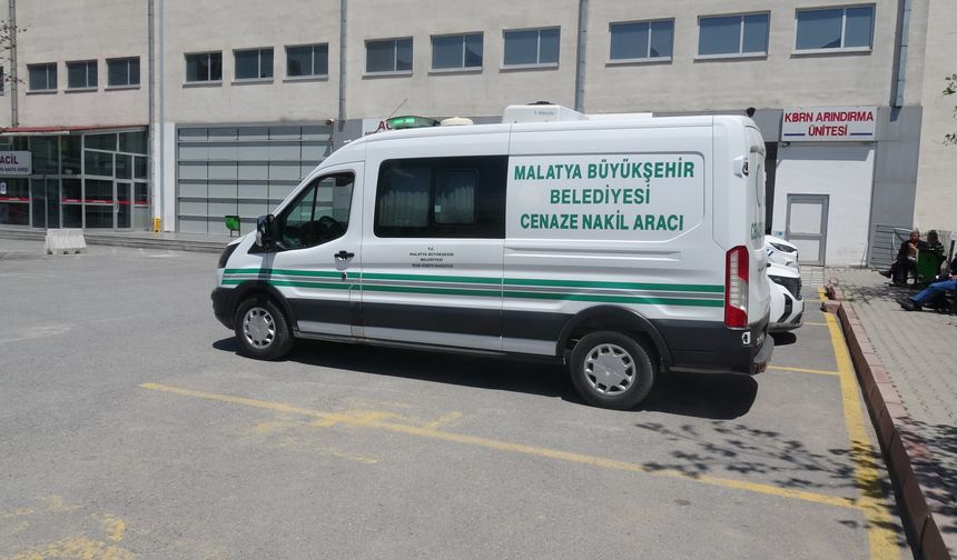 Malatya'da traktör şarampole yuvarlandı: Sürücü yaşamını yitirdi