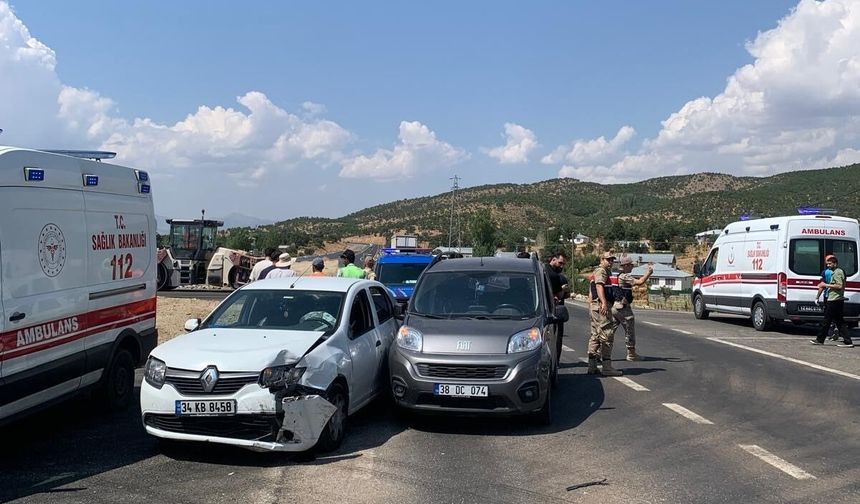 Bingöl iki araç çarpıştı: 2 yaralı