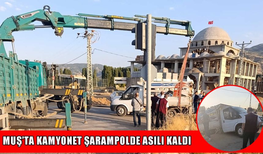 Muş’ta facianın eşiğinden dönüldü: Kamyonet şarampolde asılı kaldı