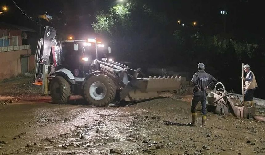Erzincan'da sağanak taşkın ve su baskınlarına neden oldu