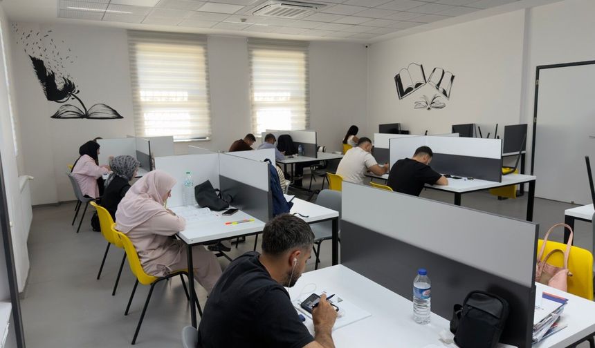 Battalgazi Belediyesi’nden sınava hazırlanan öğrencilere kütüphane desteği