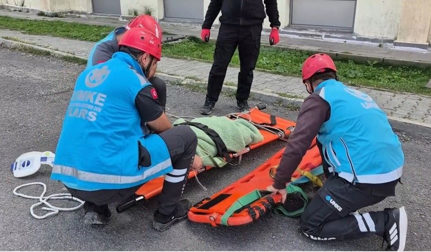 Kars'ta 6.5'lik deprem senaryosu: Türkiye'nin deprem gerçeği sahada canlandırıldı