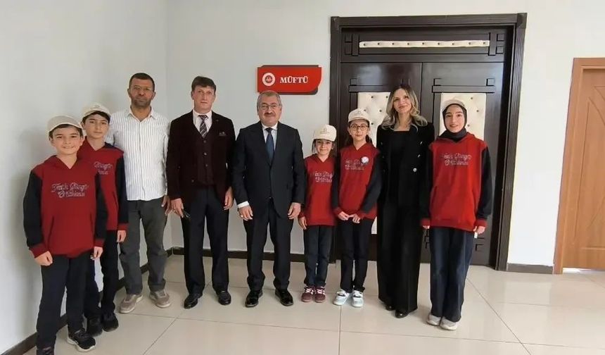 Öğrencilerden İl Müftüsü Çapçı'ya anlamlı ziyaret