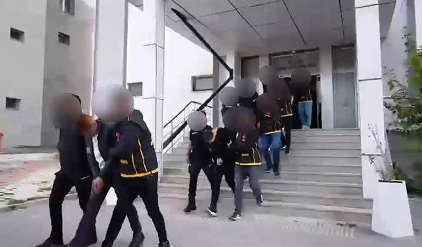 Van'da 2.3 milyar TL’lik şüpheli para hareketi tespit edilen 11 kişi tutuklandı