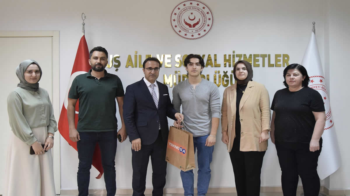 Uı7