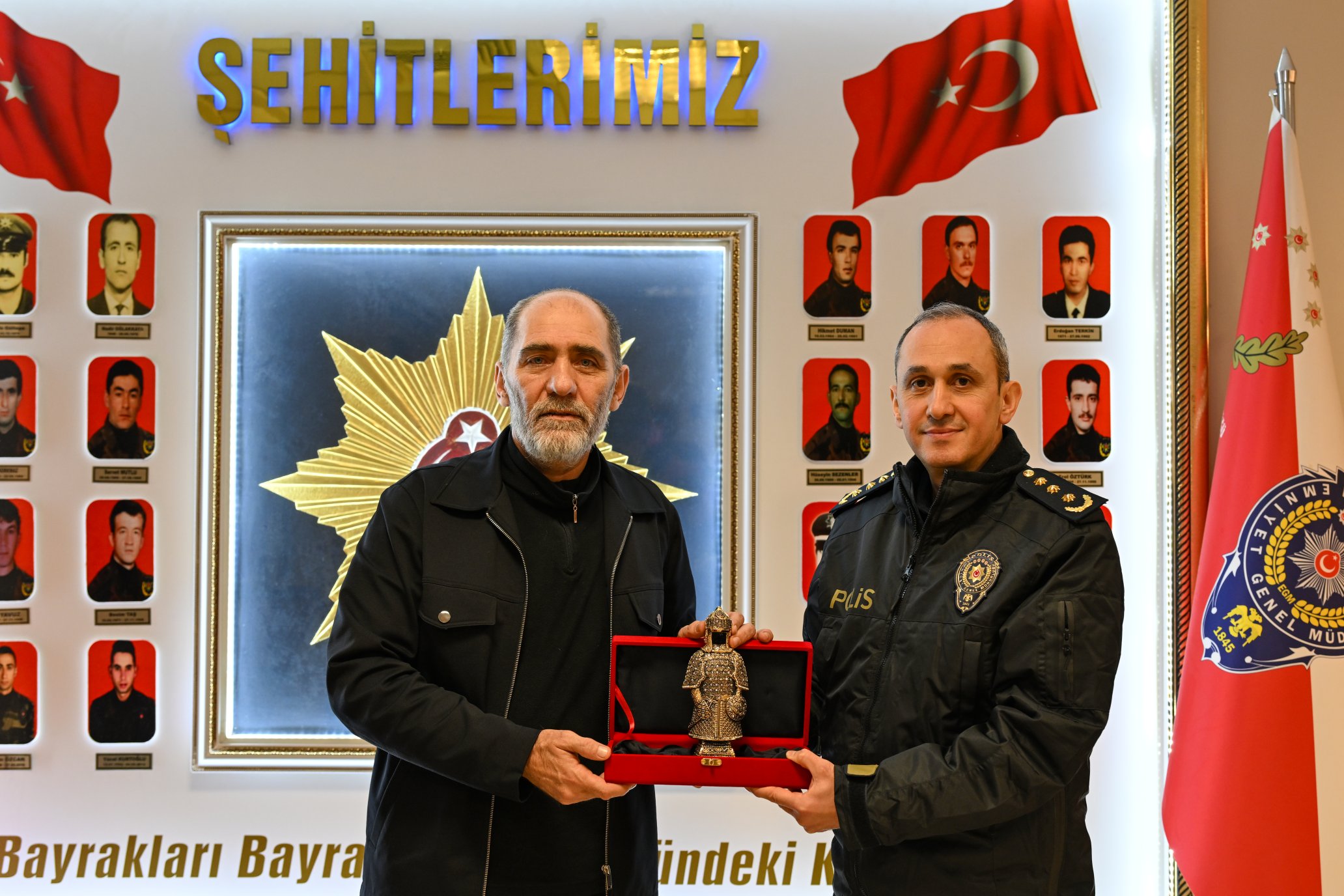 G9 Gj E C R W0 A Ajmw U