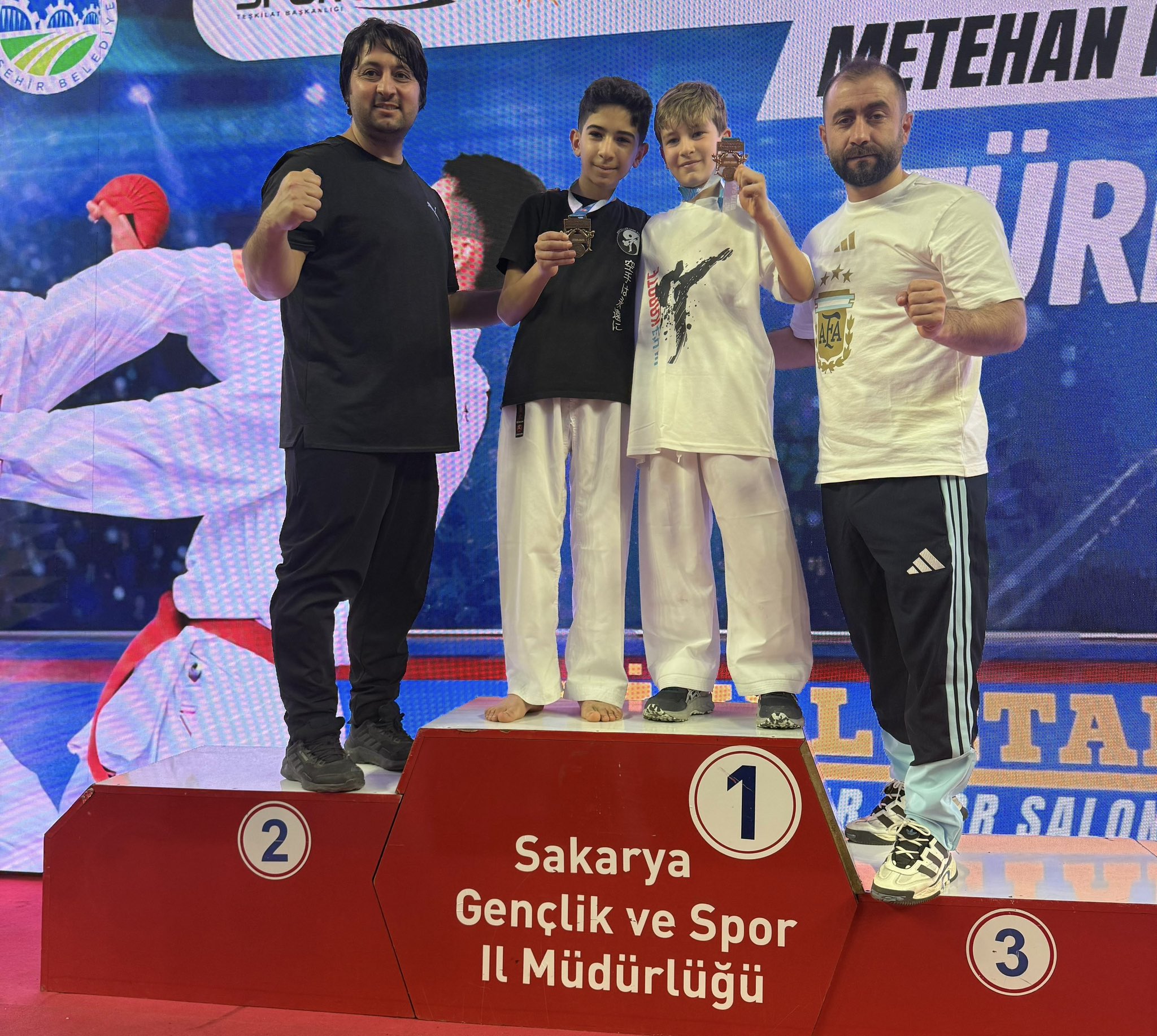 H A J Eto5 X Y A A0 R O0