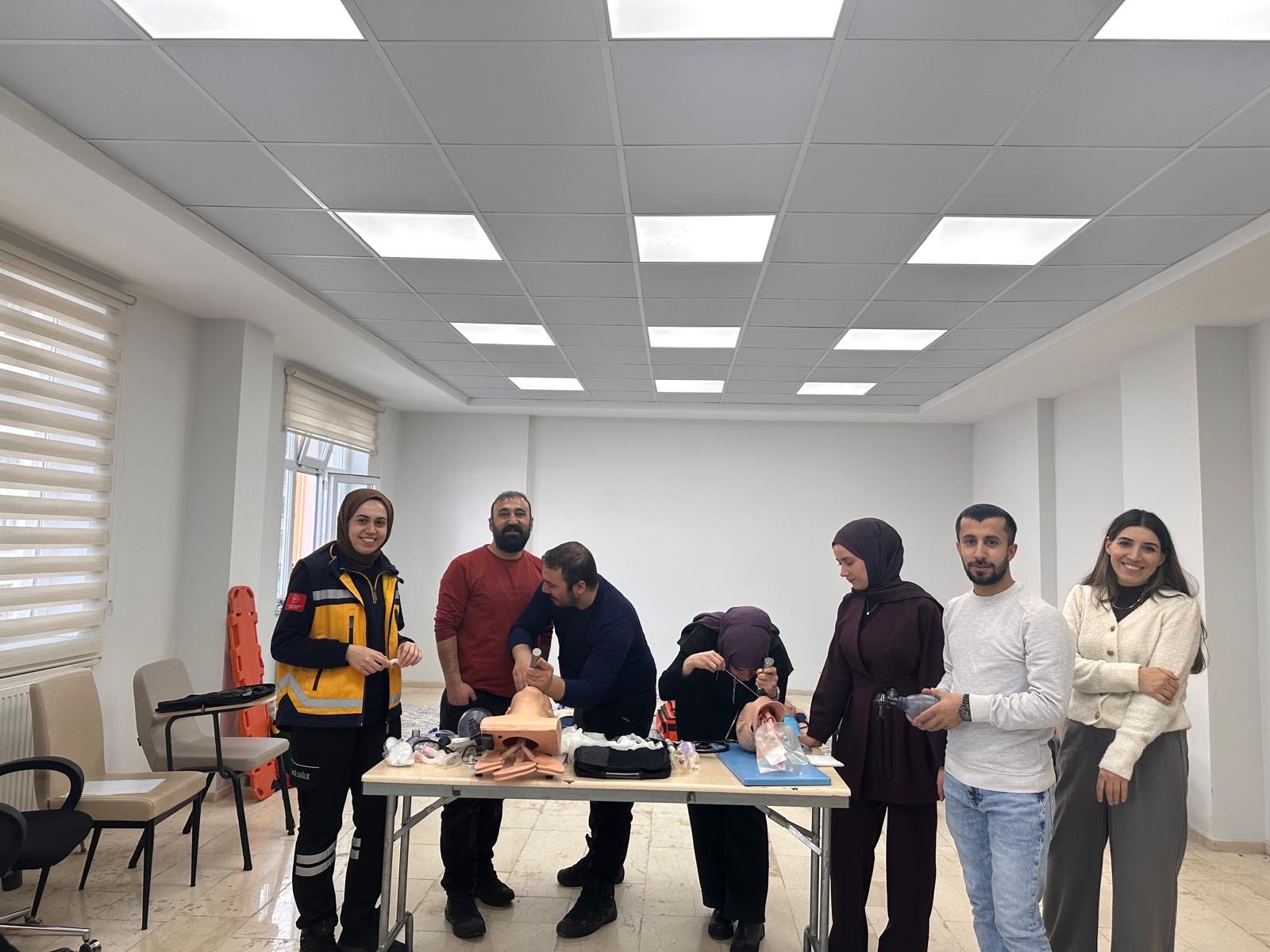 H B H W4 L Sak A Q7X L