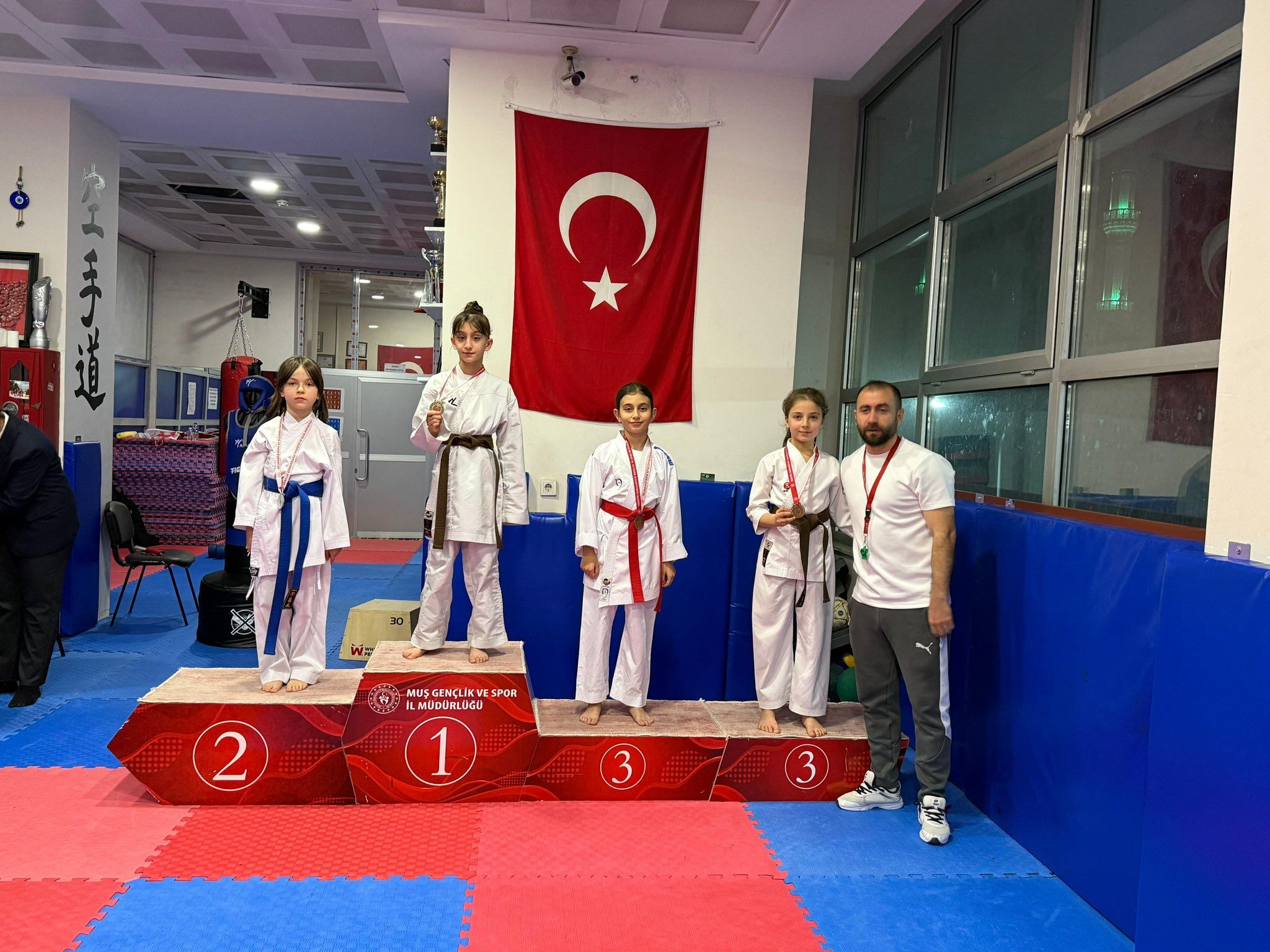 H B8Wjz4B Q A A E J T