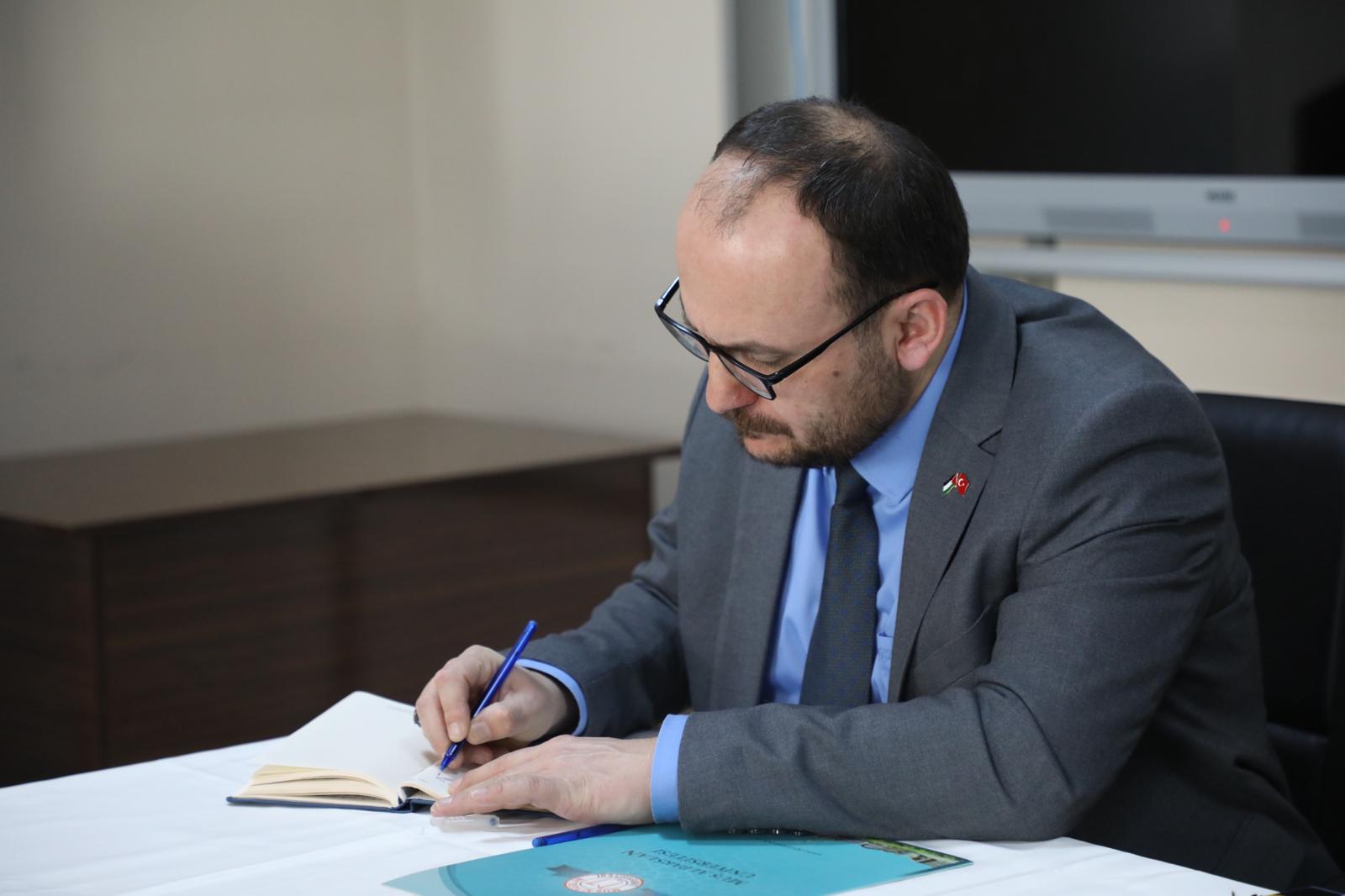 H Bgub Cq Ww A A Fng G