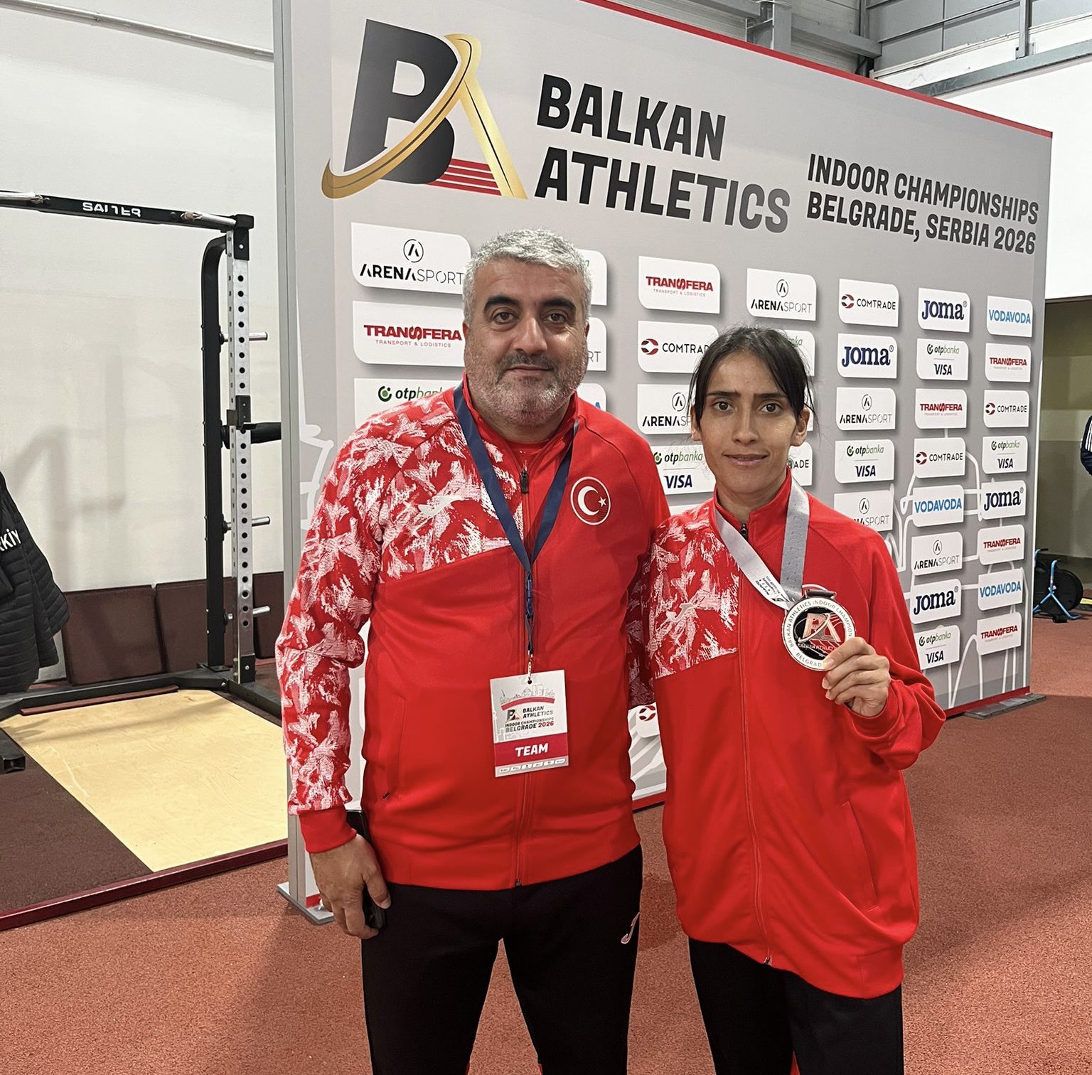 H By2Oj1 Xs A Iv0R I