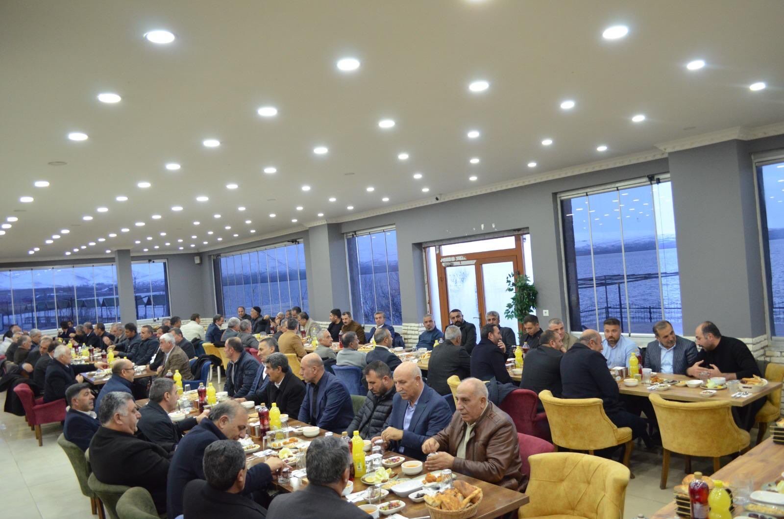 H C Lva P5 W A A A Yg V U