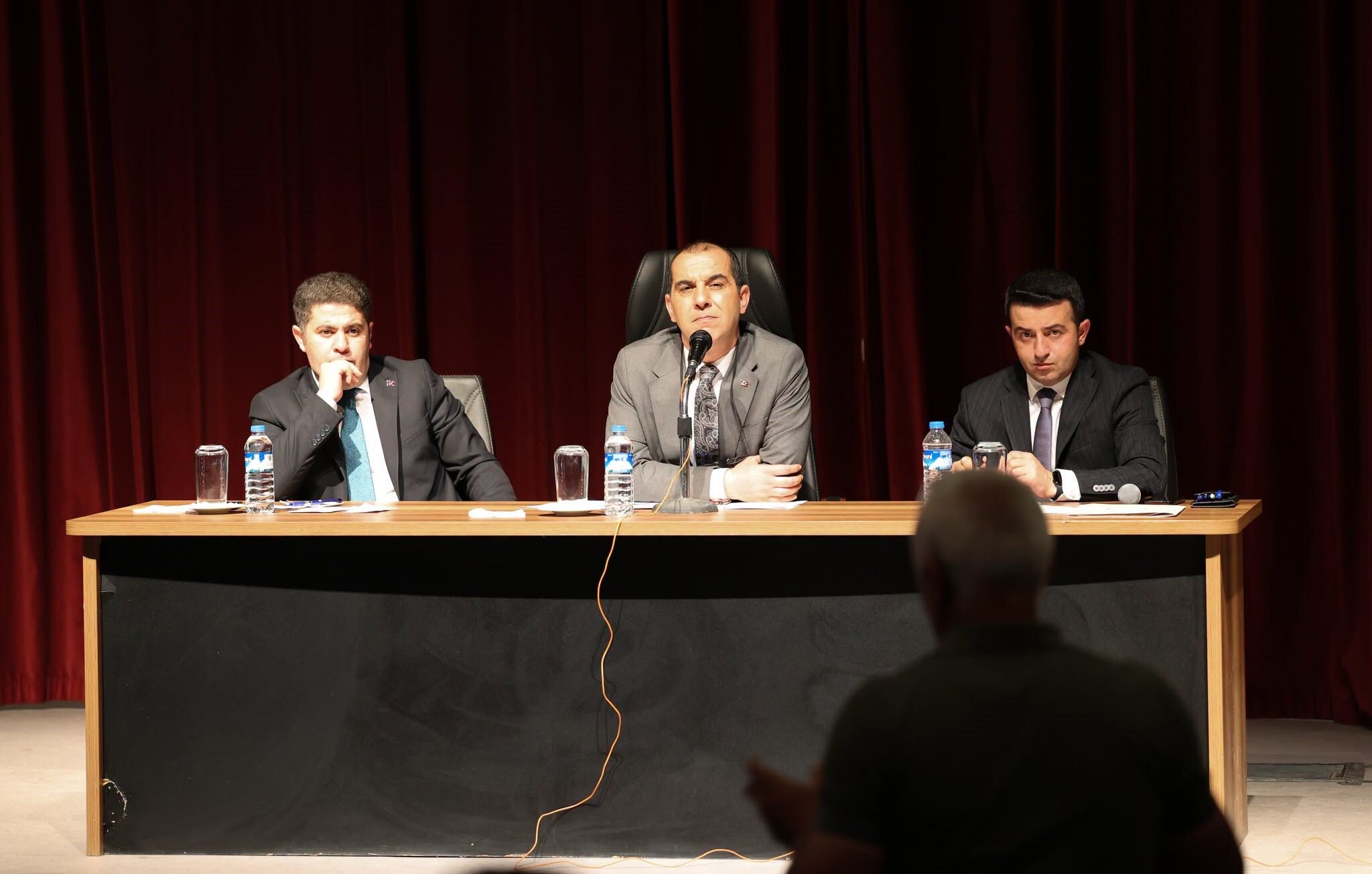 Iğdır Valisi Taşolar, muhtarların taleplerini dinledi