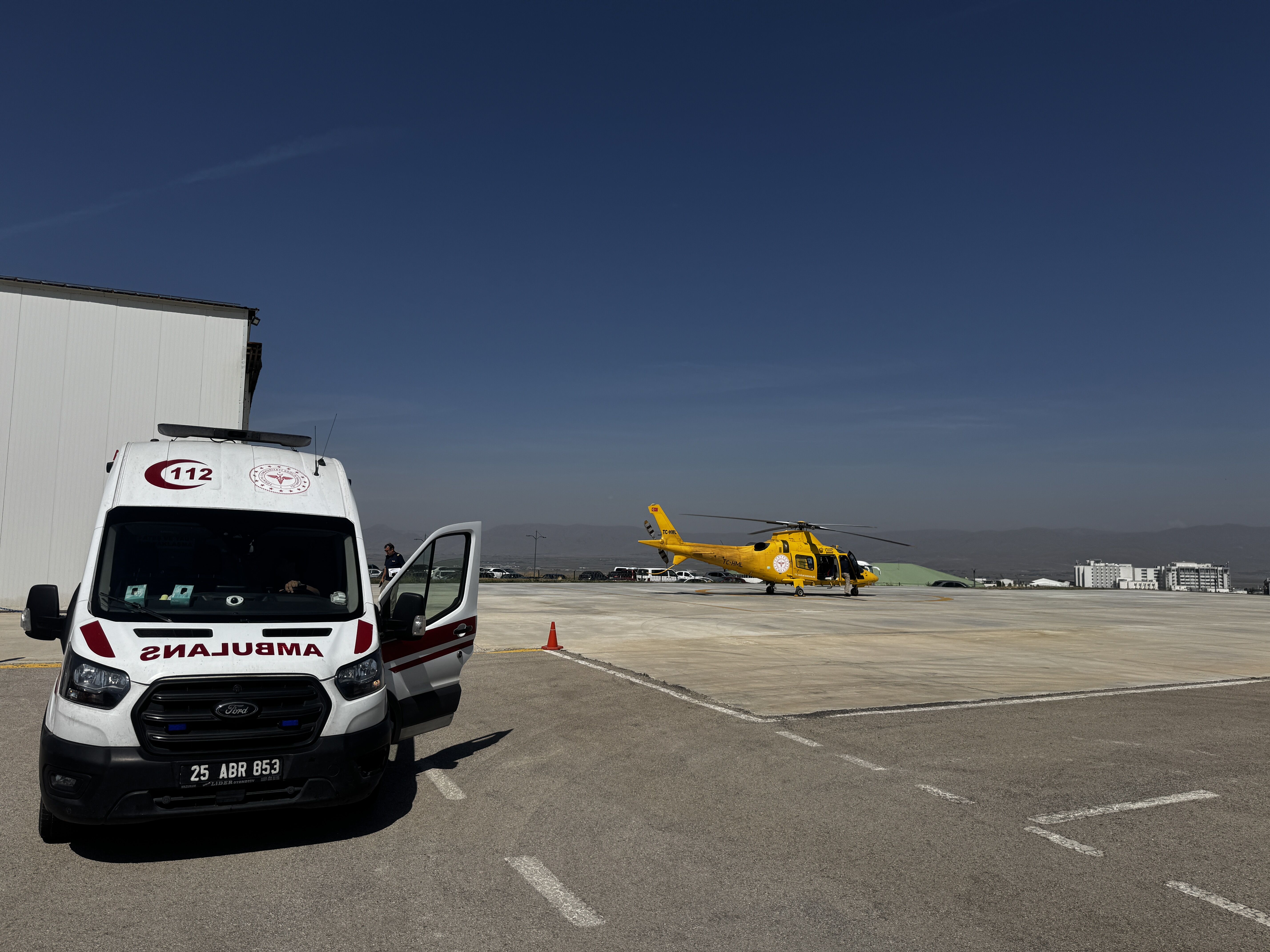 Erzurum'da rahatsızlanan hamile kadın ambulans helikopterle hastaneye kaldırıldı
