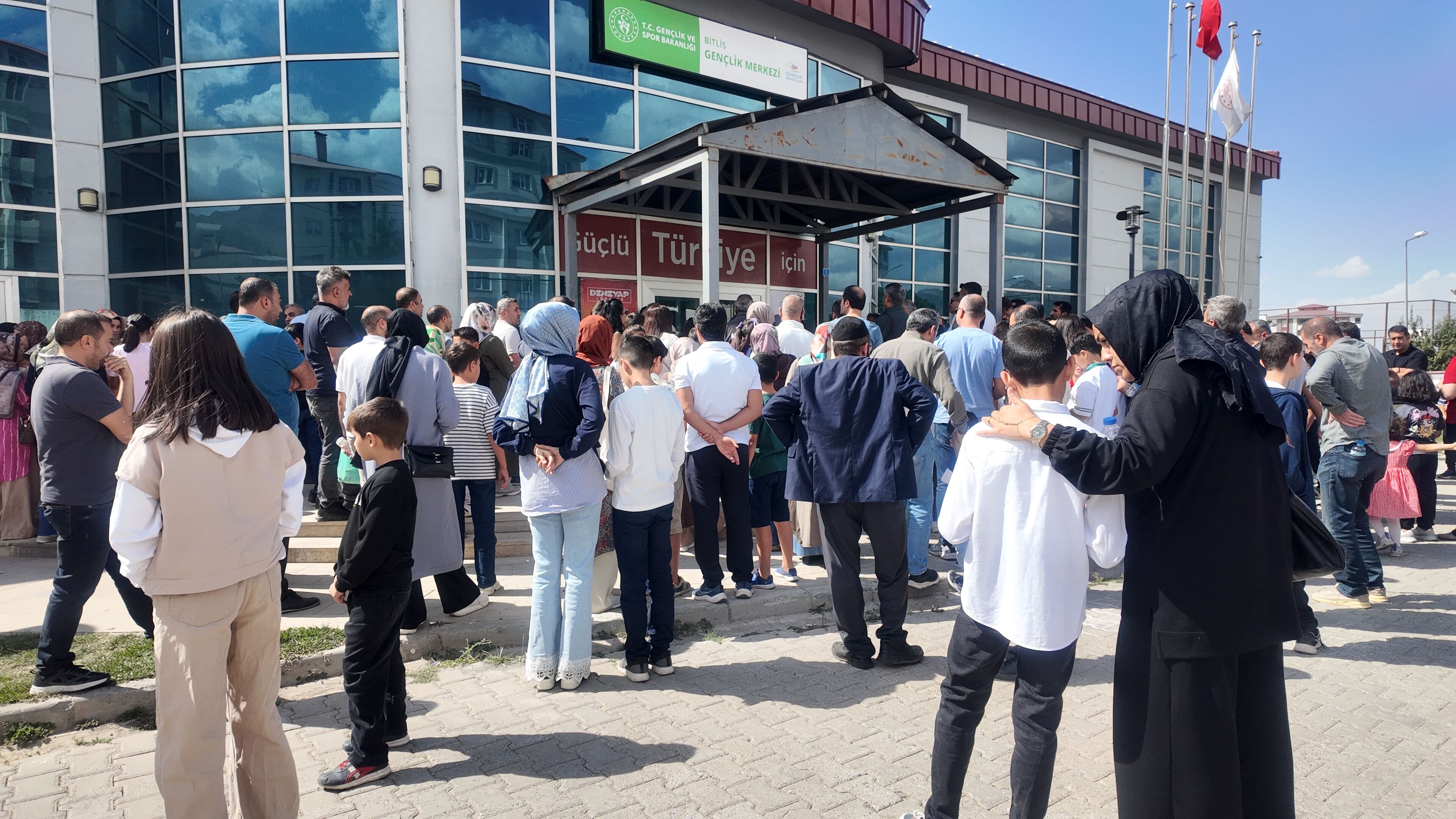 Van ve Bitlis'te Deneyap Teknoloji Atölyeleri Öğrenci Seçme Sınavı yapıldı