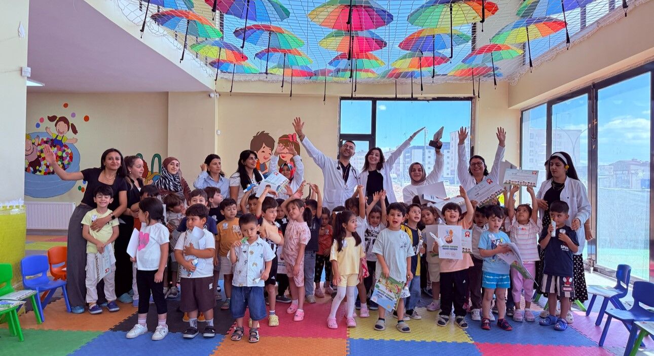 Yüksekova’da minik öğrencilere el hijyeni ve ağız-diş sağlığı eğitimi