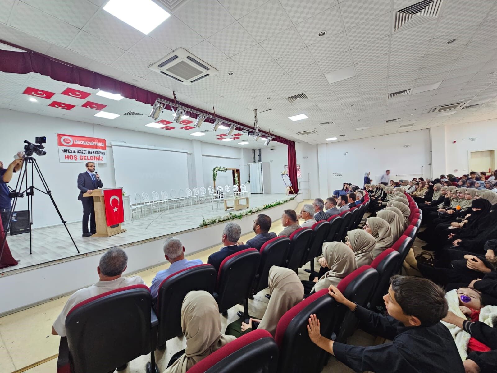 Adilcevaz’da 19 öğrenci hafızlık icazetini aldı