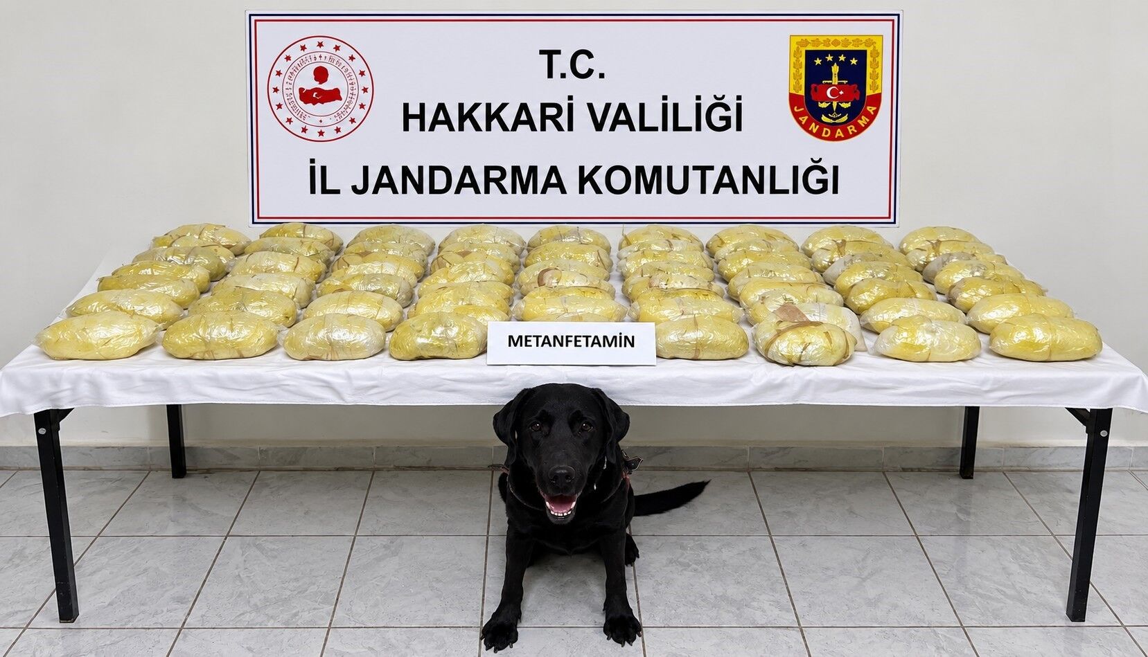 Hakkâri'de 21 kilo 700 gram metamfetamin ele geçirildi