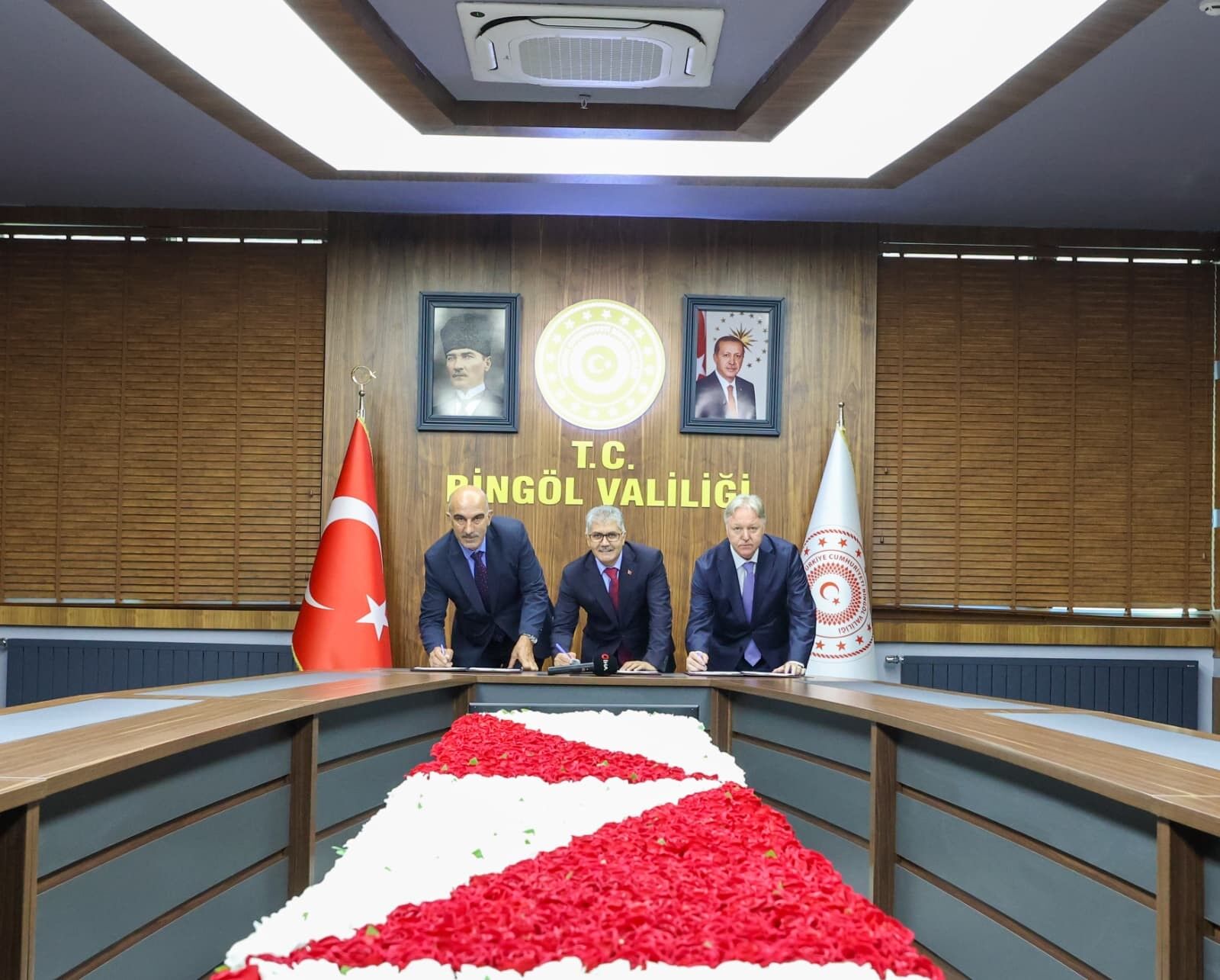 Bingöl’de ortaokula 27 milyon TL’lik kapalı spor salonu