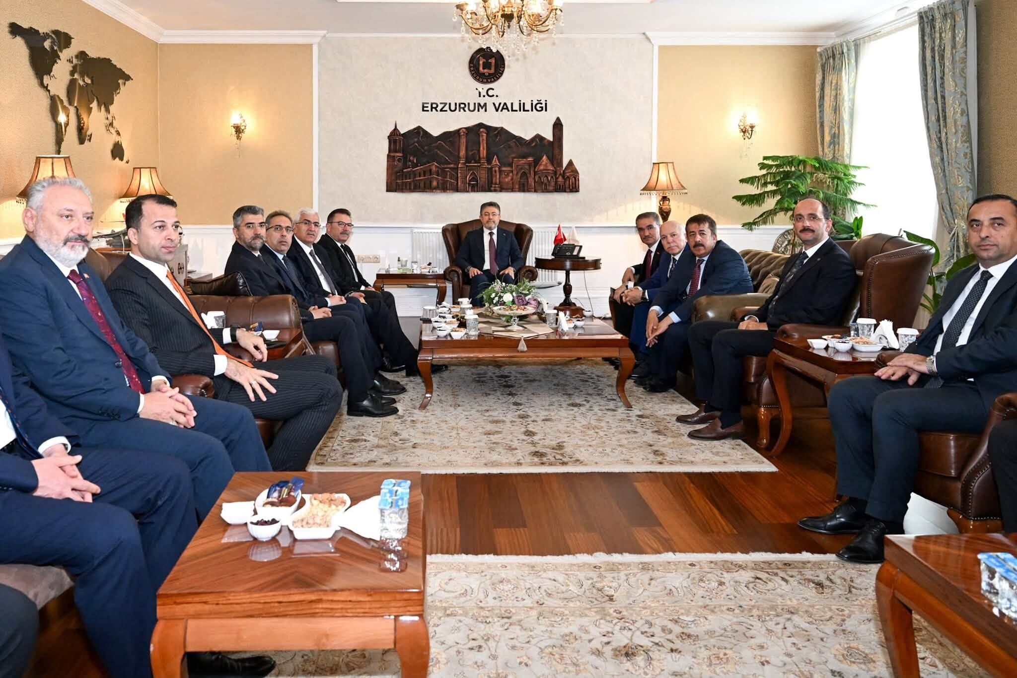 Bakan Yumaklı Erzurum Valiliği ve Büyükşehir Belediyesi’ni ziyaret etti