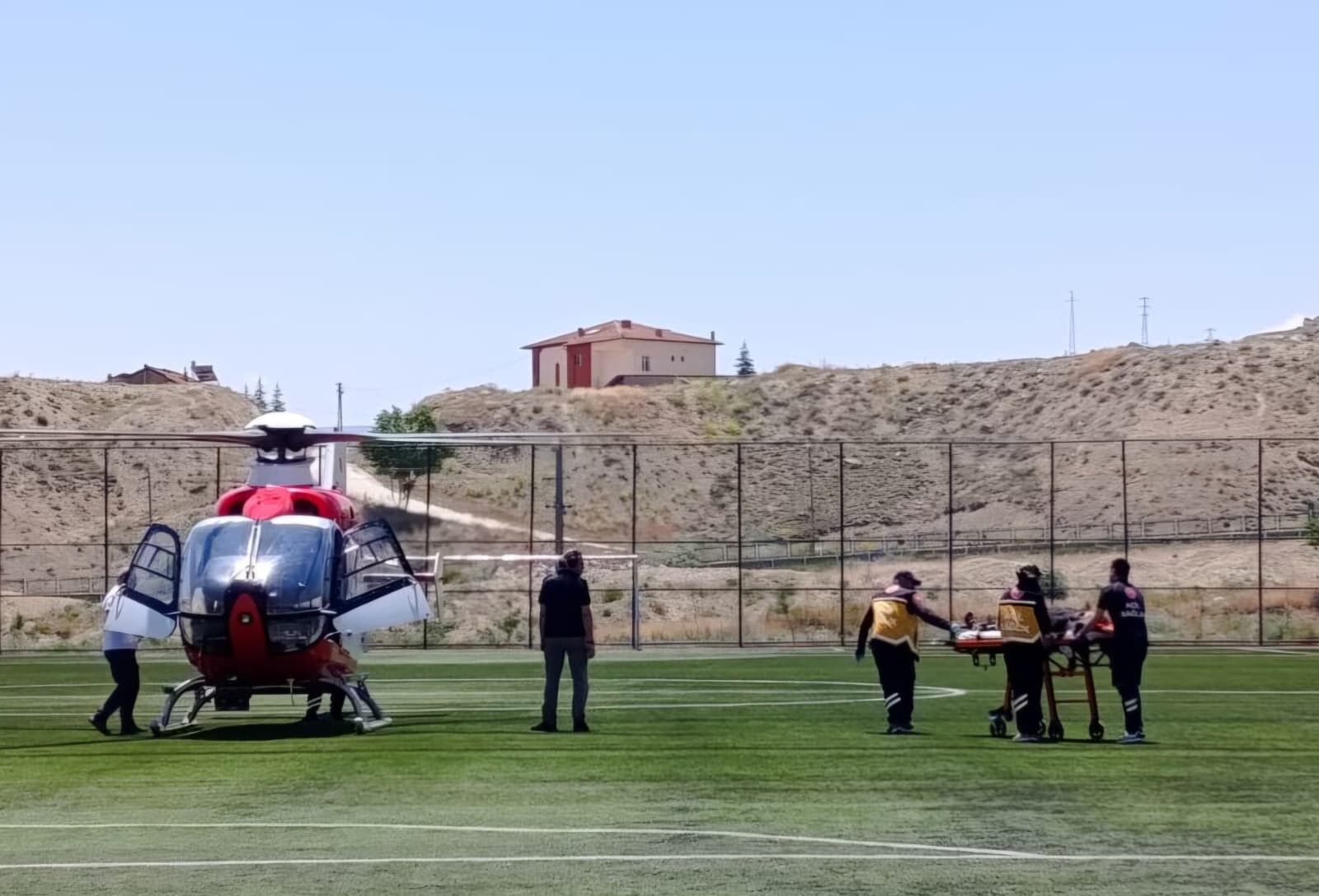 Kalp krizi geçiren 74 yaşındaki hasta hava ambulansıyla Malatya'ya sevk edildi