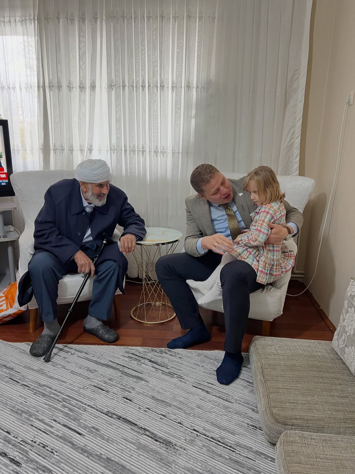 📌 Kaymakamımız Sayın Ahmet Sami Meram, Sosyal Yardımlaşma Ve Dayanışma Vakfı Müdürü Sayın Sabri (4)