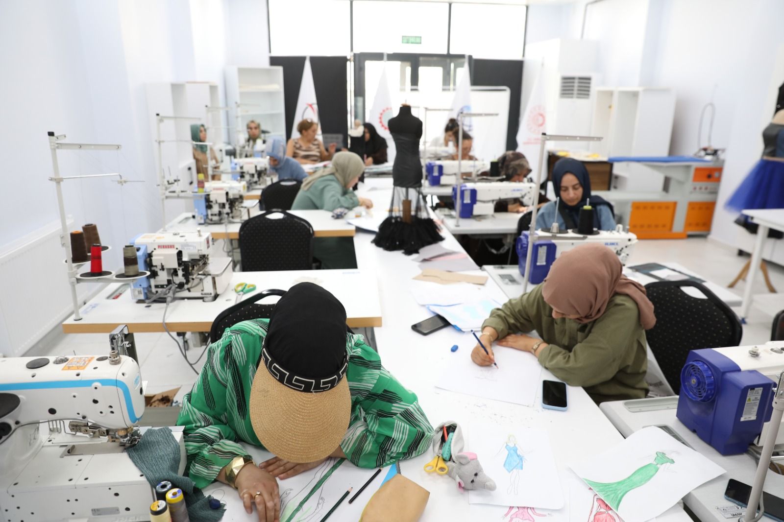 Üniversite Eğitiyor, Sanayi İstihdam Ediyor Diyarbakır’da Kadın İstihdamına Örnek Destek.-1