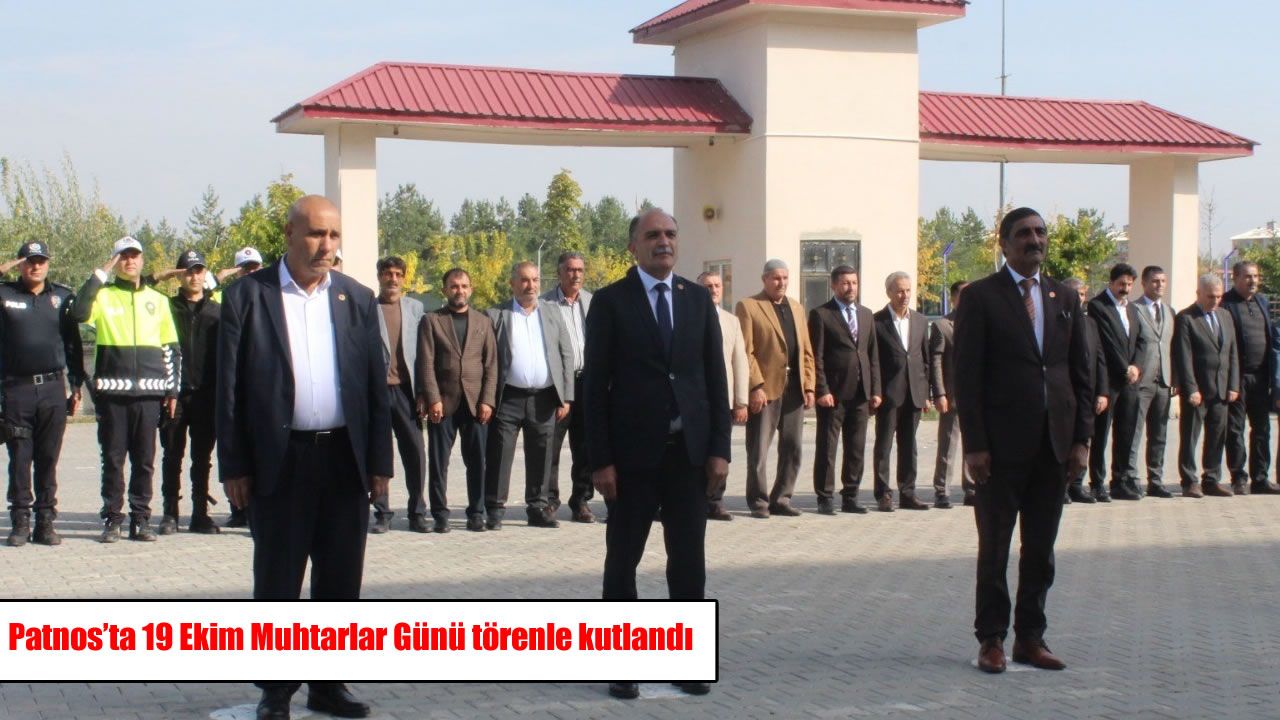 Patnos’ta muhtarlar günü dolayısıyla çelenk sunma töreni düzenlendi